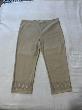 Light Tan Embroidered Hem Capri Pants, sz 16
